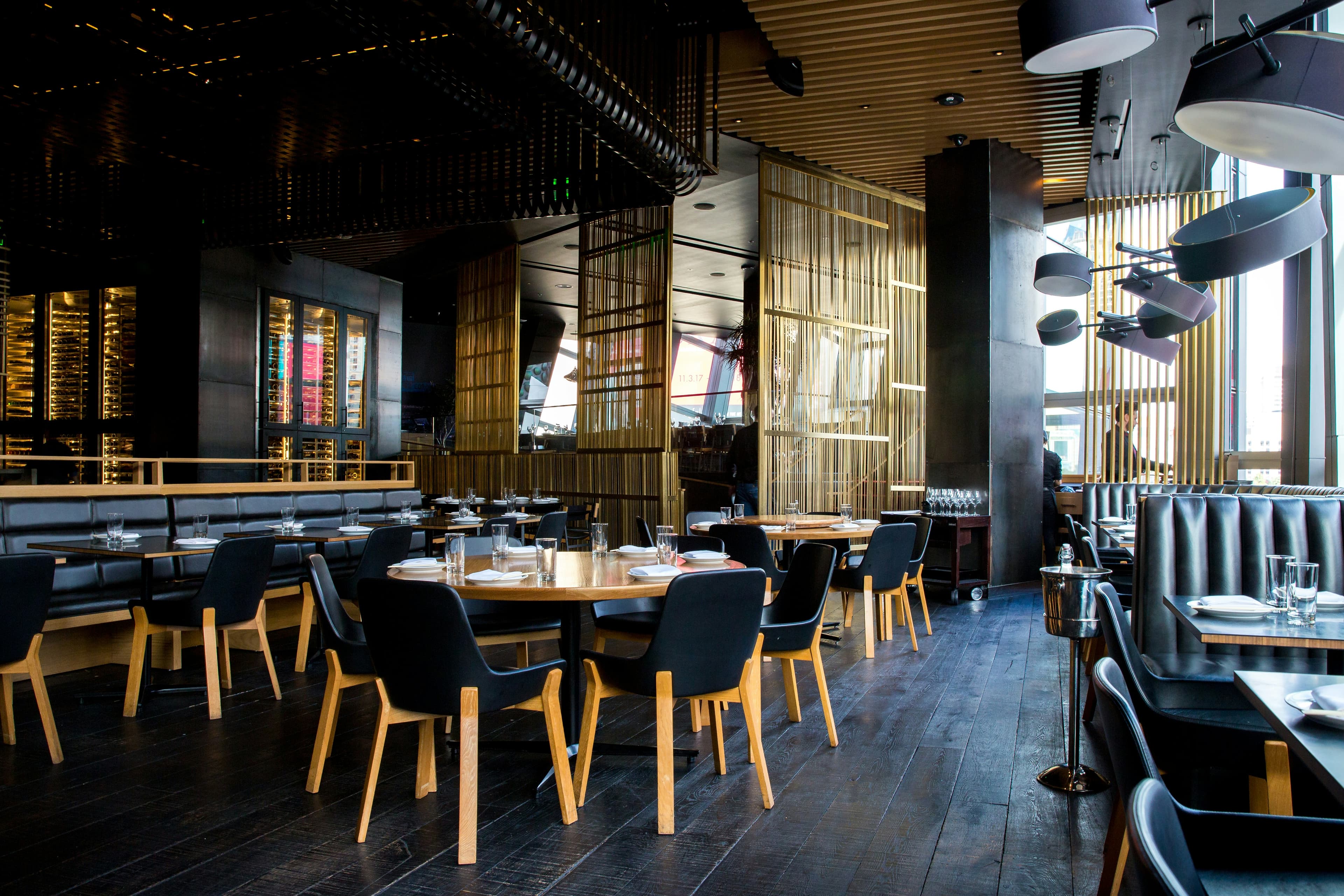 Leonidas Restaurant & Lounge